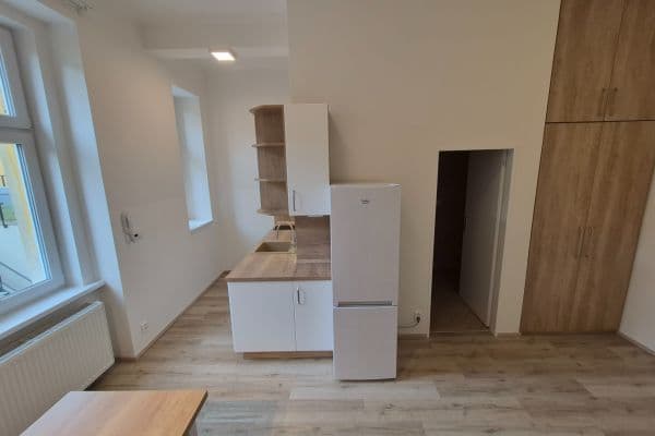 Prenájom bytu 2-izbový 37 m², Boleslavova, Praha Prenájom bytu 2-izbový 37 m², Boleslavova, Praha