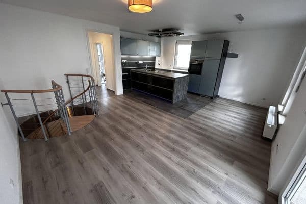 Prenájom bytu 3-izbový 85 m², Griesheim Prenájom bytu 3-izbový 85 m², Griesheim