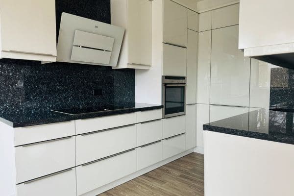 Prenájom bytu 3-izbový 111 m², Karl-Liebknecht-Str. 151, Glienicke/Nordbahn Prenájom bytu 3-izbový 111 m², Karl-Liebknecht-Str. 151, Glienicke/Nordbahn