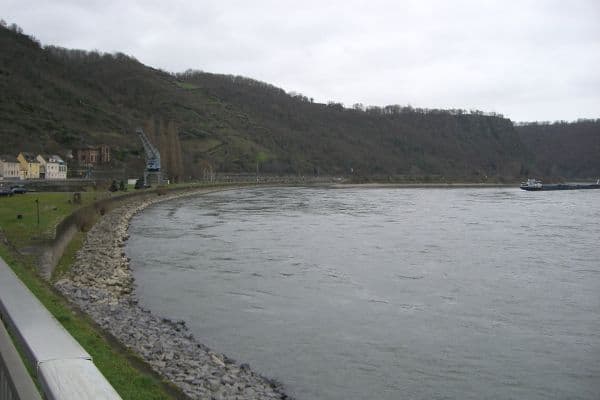 Predaj domu 145 m², pozemek 220 m², Rheinstrasse 28, Sankt Goarshausen Predaj domu 145 m², pozemek 220 m², Rheinstrasse 28, Sankt Goarshausen