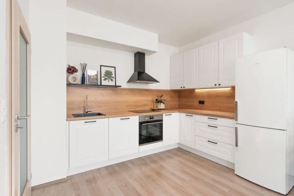 Prenájom bytu 2-izbový 60 m², Svatošových, Praha Prenájom bytu 2-izbový 60 m², Svatošových, Praha