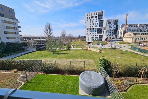 Prenájom bytu 2-izbový 60 m², Svatošových, Praha Prenájom bytu 2-izbový 60 m², Svatošových, Praha