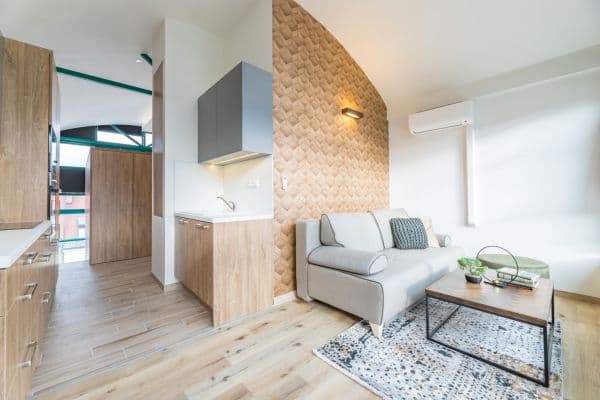 Prenájom bytu 1-izbový 50 m², V Kapslovně, Praha Prenájom bytu 1-izbový 50 m², V Kapslovně, Praha