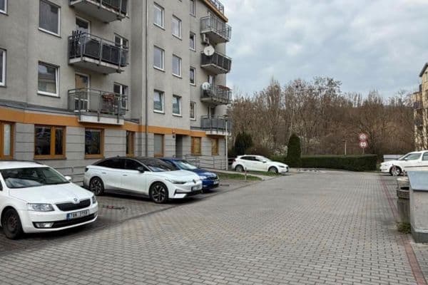 Prenájom garáže 2 m², Kovanecká, Praha Prenájom garáže 2 m², Kovanecká, Praha