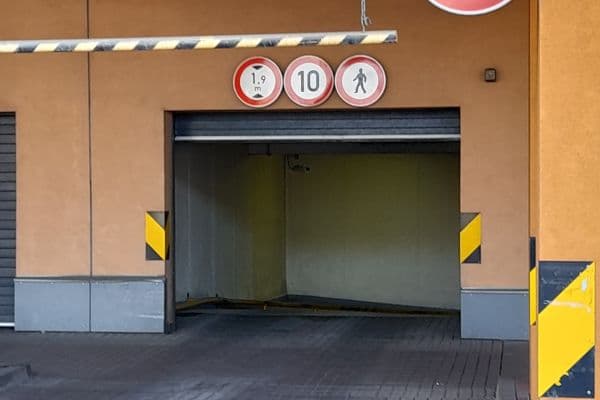 Prenájom garáže 14 m², Poděbradská, Praha Prenájom garáže 14 m², Poděbradská, Praha