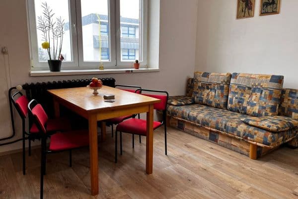 Prenájom bytu 2-izbový 55 m², Oskara Nedbala, Hradec Králové Prenájom bytu 2-izbový 55 m², Oskara Nedbala, Hradec Králové