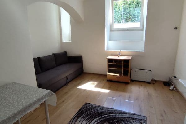 Prenájom bytu 1-izbový 26 m², Holandská, Praha Prenájom bytu 1-izbový 26 m², Holandská, Praha