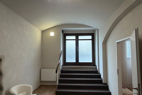 Prenájom nebytového priestoru 54 m², Vozová, Praha Prenájom nebytového priestoru 54 m², Vozová, Praha