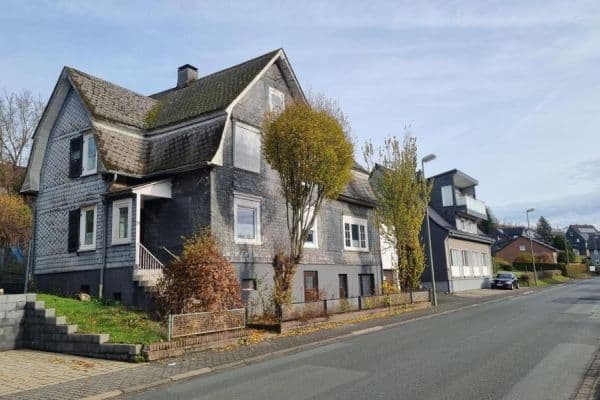 Predaj domu 221 m², pozemek 680 m², Marburger Straße 29, Netphen - Deuz Predaj domu 221 m², pozemek 680 m², Marburger Straße 29, Netphen - Deuz