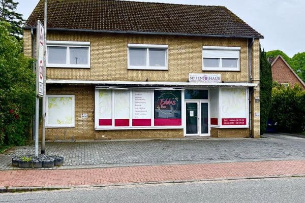 Predaj domu 220 m², pozemek 800 m², Hauptstraße 31, Nordhastedt Predaj domu 220 m², pozemek 800 m², Hauptstraße 31, Nordhastedt