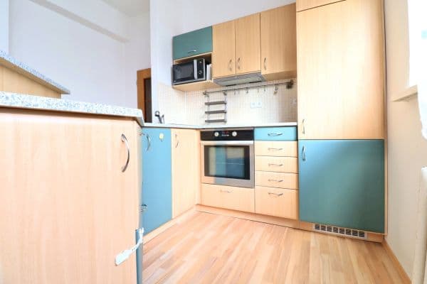 Prenájom bytu 2-izbový 46 m², U bazénu, Praha Prenájom bytu 2-izbový 46 m², U bazénu, Praha