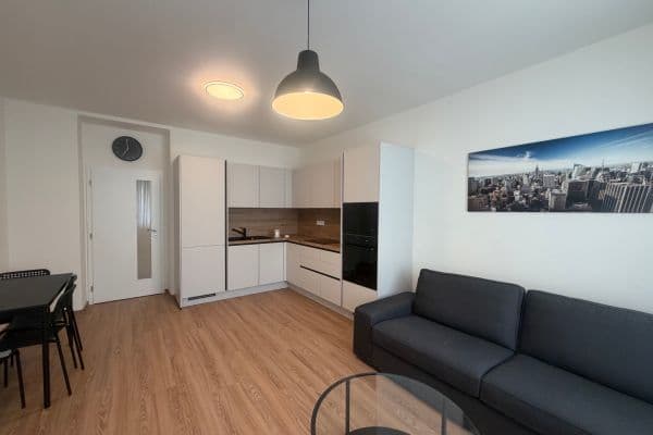 Prenájom bytu 3-izbový 87 m², U Jezerky, Praha Prenájom bytu 3-izbový 87 m², U Jezerky, Praha