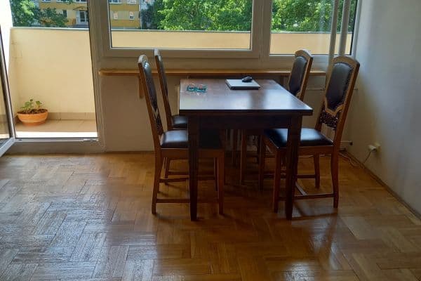 Prenájom bytu 2-izbový 35 m², Murgašova, Praha Prenájom bytu 2-izbový 35 m², Murgašova, Praha