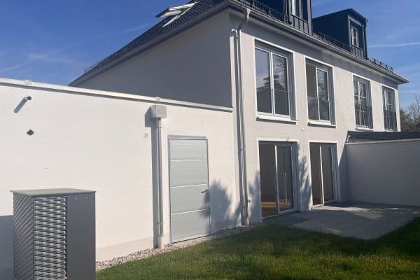 Predaj domu 158 m², pozemek 223 m², Planegger Straße 43a, Germering, Bavorsko Predaj domu 158 m², pozemek 223 m², Planegger Straße 43a, Germering, Bavorsko