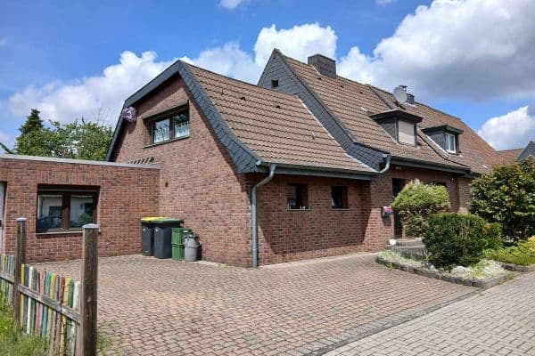 Predaj domu 144 m², pozemek 790 m², Südstraße 14, Wassenberg Predaj domu 144 m², pozemek 790 m², Südstraße 14, Wassenberg