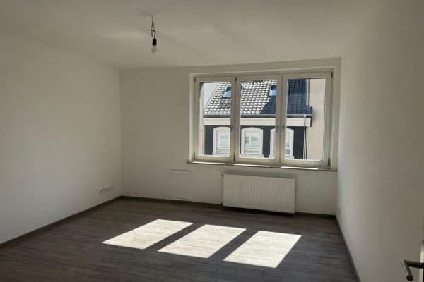 Prenájom bytu 4-izbový 120 m², Dellstraße 1a, Duisburg Prenájom bytu 4-izbový 120 m², Dellstraße 1a, Duisburg