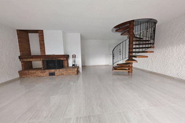 Predaj domu 230 m², pozemek 334 m², Frankenthal, Porýnie-Falcko Predaj domu 230 m², pozemek 334 m², Frankenthal, Porýnie-Falcko