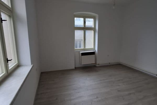 Prenájom bytu 1-izbový 32 m², Hanychovská, Liberec Prenájom bytu 1-izbový 32 m², Hanychovská, Liberec