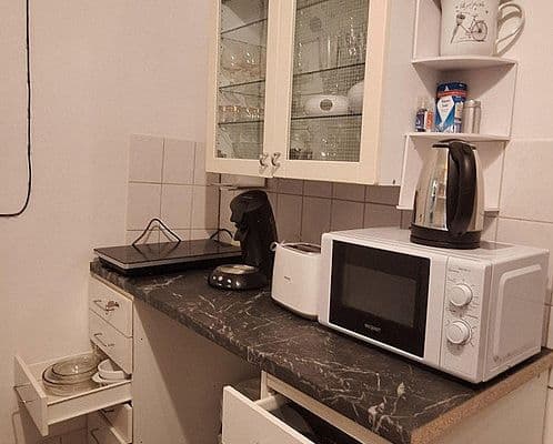Prenájom bytu 2-izbový 82 m², Schenkestraße 3, Berlin, Berlín Prenájom bytu 2-izbový 82 m², Schenkestraße 3, Berlin, Berlín
