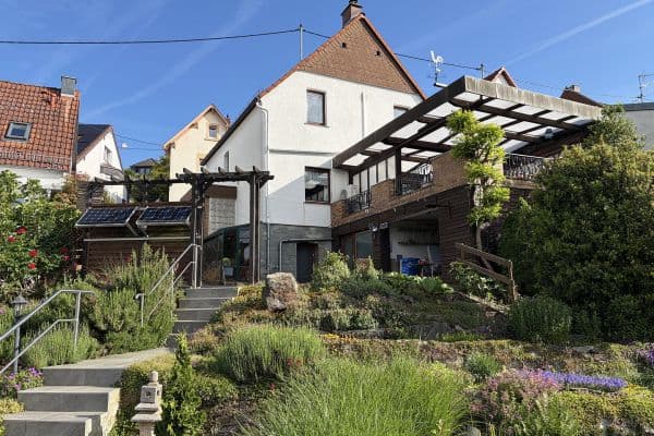 Predaj domu 117 m², pozemek 1.074 m², Schloßstraße 25, Hofheim-Marxheim Predaj domu 117 m², pozemek 1.074 m², Schloßstraße 25, Hofheim-Marxheim