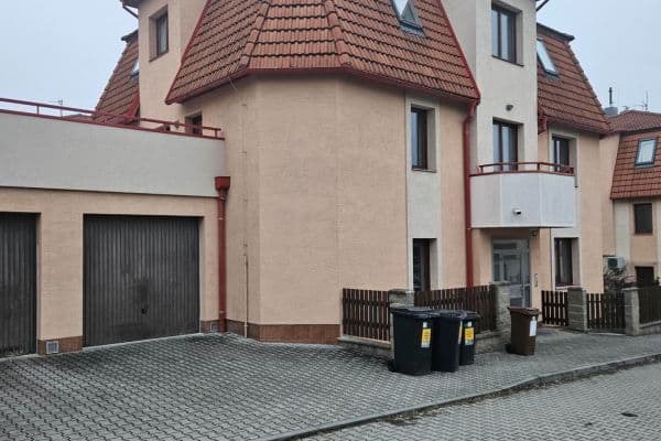 Prenájom bytu 2-izbový 52 m², nám. Svobody, Úvaly Prenájom bytu 2-izbový 52 m², nám. Svobody, Úvaly
