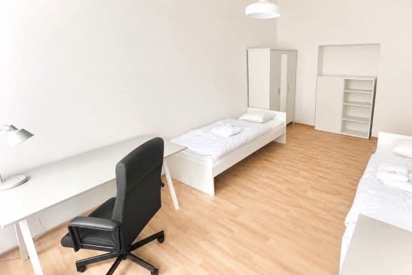 Prenájom bytu 4-izbový 20 m², Londýnská, Praha Prenájom bytu 4-izbový 20 m², Londýnská, Praha