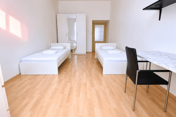 Prenájom bytu 4-izbový 20 m², Londýnská, Praha Prenájom bytu 4-izbový 20 m², Londýnská, Praha