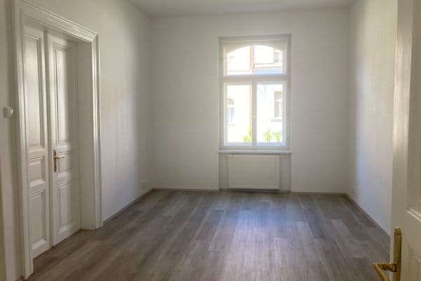 Prenájom bytu 2-izbový 78 m², Lužická, Praha Prenájom bytu 2-izbový 78 m², Lužická, Praha