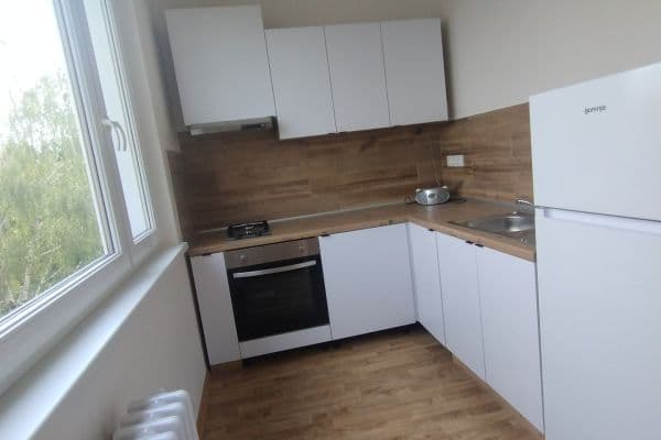 Prenájom bytu 1-izbový 34 m², Topolská, Chrudim Prenájom bytu 1-izbový 34 m², Topolská, Chrudim