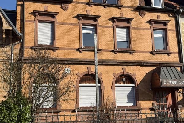 Prenájom bytu 4-izbový 100 m², Hambachstraße 23, Neustadt Prenájom bytu 4-izbový 100 m², Hambachstraße 23, Neustadt