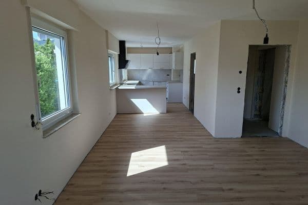 Prenájom bytu 4-izbový 107 m², Meisenweg, Grafenau Prenájom bytu 4-izbový 107 m², Meisenweg, Grafenau