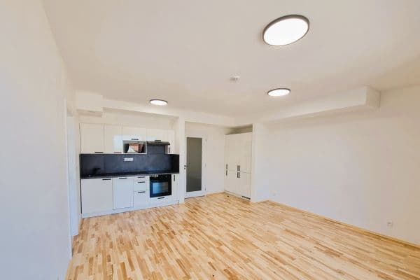 Prenájom bytu 3-izbový 57 m², Kobyliská, Praha Prenájom bytu 3-izbový 57 m², Kobyliská, Praha