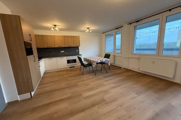 Prenájom bytu 3-izbový 72 m², Moravcova, Kolín Prenájom bytu 3-izbový 72 m², Moravcova, Kolín