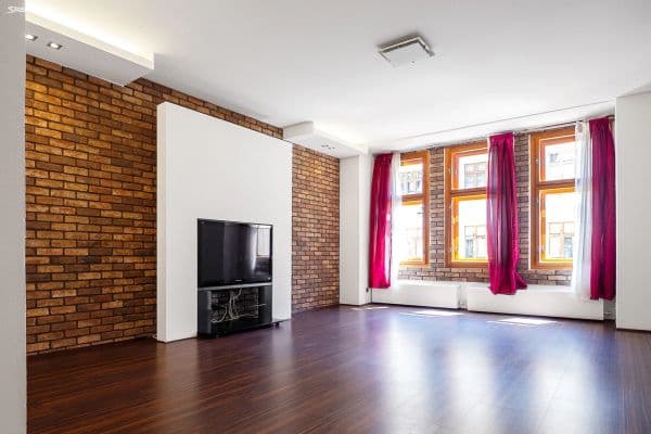 Prenájom bytu 3-izbový 104 m², Bubeníkova, Pardubice Prenájom bytu 3-izbový 104 m², Bubeníkova, Pardubice