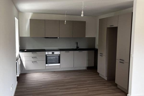 Prenájom bytu 3-izbový 83 m², Planegg, Bavorsko Prenájom bytu 3-izbový 83 m², Planegg, Bavorsko