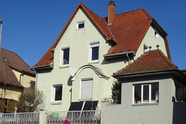 Predaj domu 183 m², pozemek 300 m², Plochingerstr. 137, Esslingen am Neckar (Oberesslingen) Predaj domu 183 m², pozemek 300 m², Plochingerstr. 137, Esslingen am Neckar (Oberesslingen)