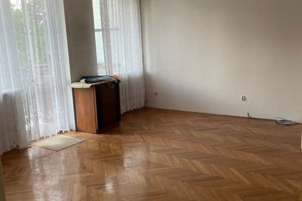Prenájom bytu 4-izbový 88 m², Ke Kladivům, Praha Prenájom bytu 4-izbový 88 m², Ke Kladivům, Praha