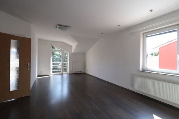 Prenájom bytu 3-izbový 77 m², Za Hotelem, Nupaky Prenájom bytu 3-izbový 77 m², Za Hotelem, Nupaky