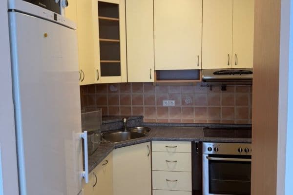 Prenájom bytu 2-izbový 44 m², Na Rovnosti, Praha Prenájom bytu 2-izbový 44 m², Na Rovnosti, Praha