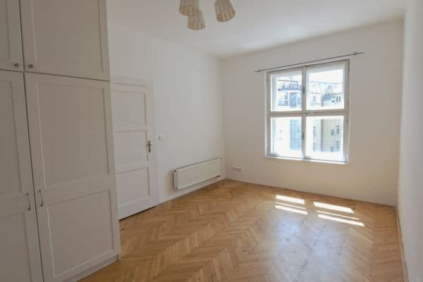 Prenájom bytu 2-izbový 78 m², Nuselská, Praha Prenájom bytu 2-izbový 78 m², Nuselská, Praha