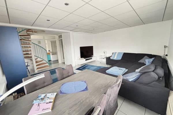 Prenájom bytu 5-izbový 185 m², Wolf-Hirth-Straße 10, Esslingen am Neckar Prenájom bytu 5-izbový 185 m², Wolf-Hirth-Straße 10, Esslingen am Neckar
