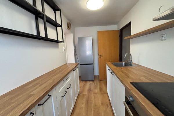 Prenájom bytu 3-izbový 82 m², Okružní, Raspenava Prenájom bytu 3-izbový 82 m², Okružní, Raspenava