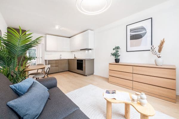 Predaj bytu 4-izbový 104 m², Školní, Praha Predaj bytu 4-izbový 104 m², Školní, Praha