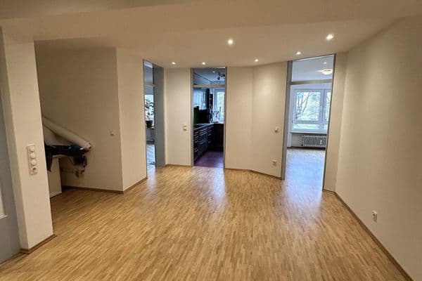 Prenájom bytu 5-izbový 126 m², München, Bavorsko Prenájom bytu 5-izbový 126 m², München, Bavorsko