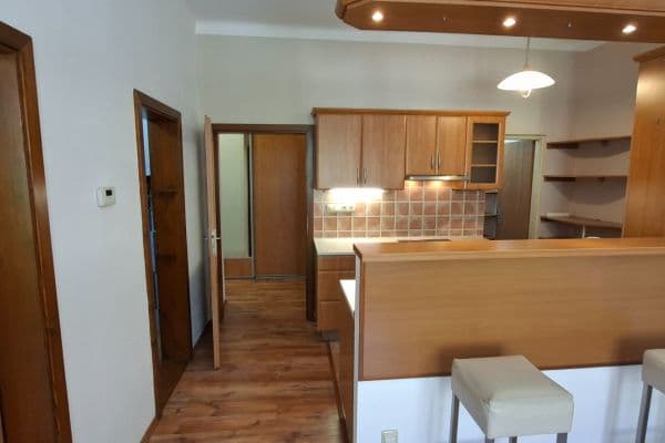 Prenájom bytu 2-izbový 50 m², Mánesova, Hradec Králové Prenájom bytu 2-izbový 50 m², Mánesova, Hradec Králové