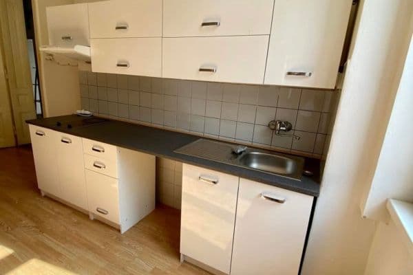 Prenájom bytu 3-izbový 94 m², Západní, Karlovy Vary Prenájom bytu 3-izbový 94 m², Západní, Karlovy Vary