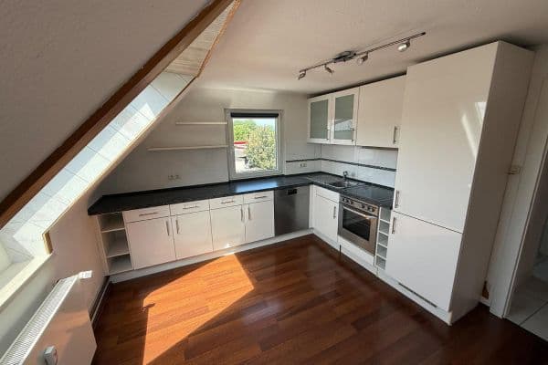 Prenájom bytu 2-izbový 60 m², Frankfurt am Main, Hesensko Prenájom bytu 2-izbový 60 m², Frankfurt am Main, Hesensko