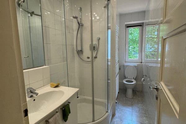 Prenájom bytu 3-izbový 84 m², Hannover, Dolné Sasko Prenájom bytu 3-izbový 84 m², Hannover, Dolné Sasko