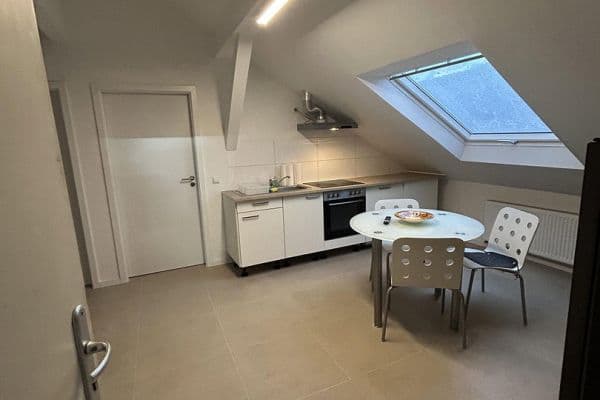 Prenájom bytu 3-izbový 15 m², Karlsruhe, Bádensko-Wurttembersko Prenájom bytu 3-izbový 15 m², Karlsruhe, Bádensko-Wurttembersko