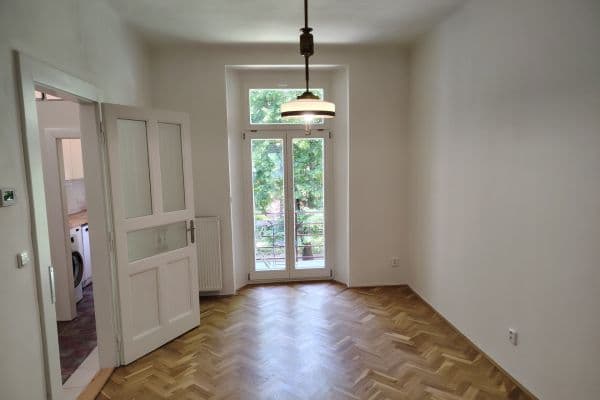 Prenájom bytu 2-izbový 52 m², Táborská, Praha Prenájom bytu 2-izbový 52 m², Táborská, Praha